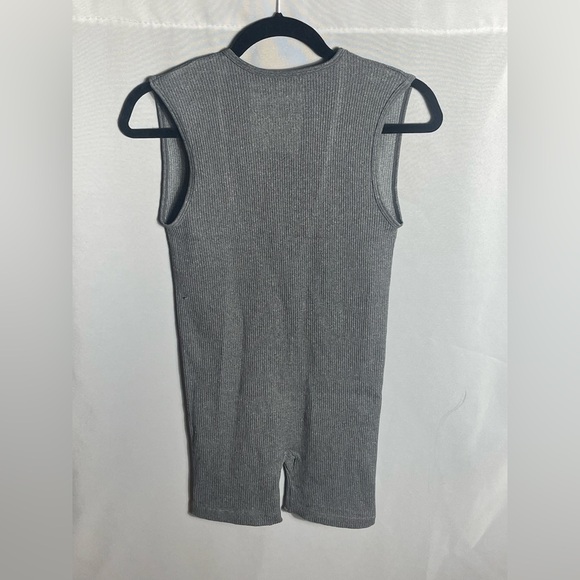 PINK DOT Ribbed Deep V-Neck Sleeveless Romper Gray Size Large - Picture 5 of 5